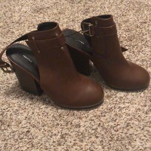 New with tags slip on ankle boots forever21